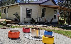 Cozy Home With Big Yard - Full Kitchen-More Than A Hotel Stay!