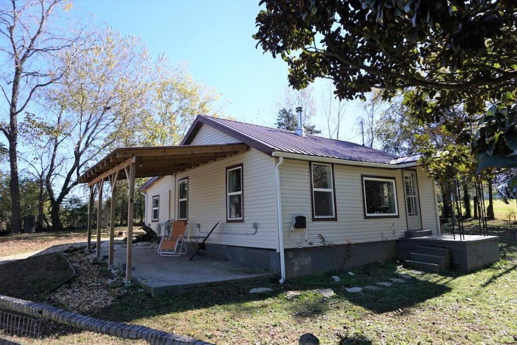 Cozy Home With Big Yard - Full Kitchen-More Than A Hotel Stay! Lyles Exterior photo